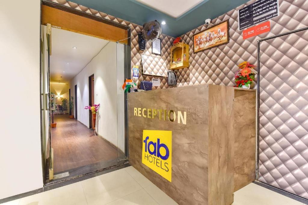 Nidhivan Hotel And Rooms Σουράτ Εξωτερικό φωτογραφία